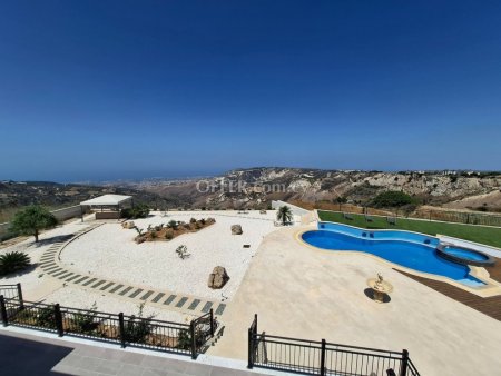 Modern 5 Bedroom Detached Villa with Sea View