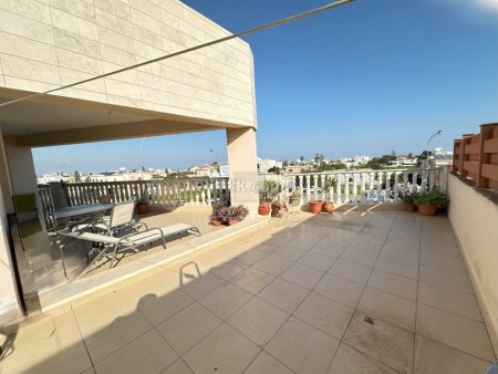 Modern 2-Bedroom Apartment with Expansive Veranda in Deryneia