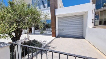 Beautiful Modern 4 Bedrooms Semi-detached House in Pafos Center