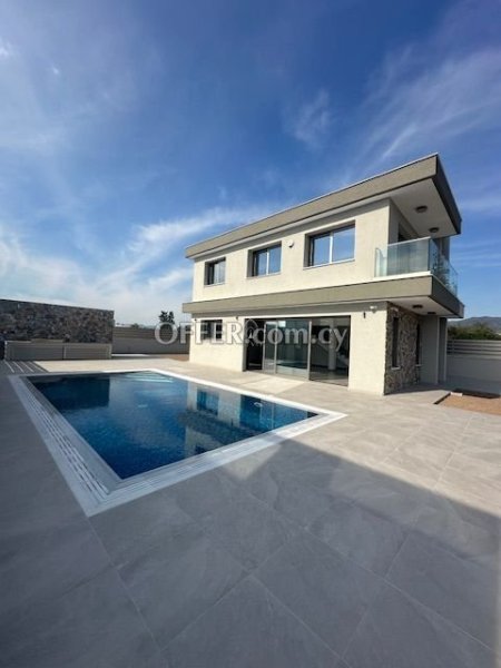 MODERN DETACHED THREE BEDROOM VILLA IN A PLOT OF 512 m2 WITH PRIVATE POOL!