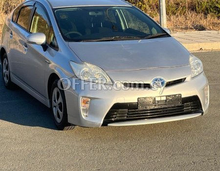 2012 Toyota Prius 1.8L Hybrid Automatic Hatchback (photo 1)