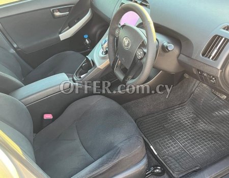 2012 Toyota Prius 1.8L Hybrid Automatic Hatchback (photo 1)