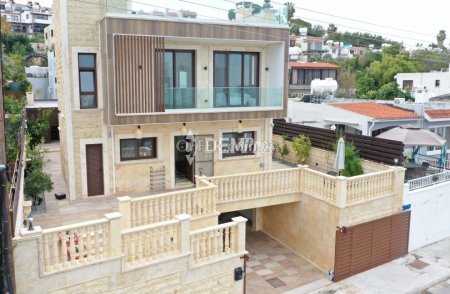 Villa For Sale in Chloraka, Paphos - DP4507