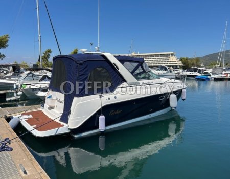 Rinker Fiesta Vee 270