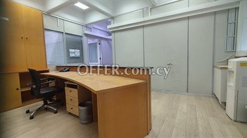 Office Οf 130 Sq.m. Fully Furnished  Close To Nikis Aveue, Agioi Omolo