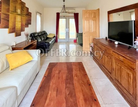 A cozy 3 bedrooms detached house with swimming pool in very quiet neighborhood in the Agio Dometio area.