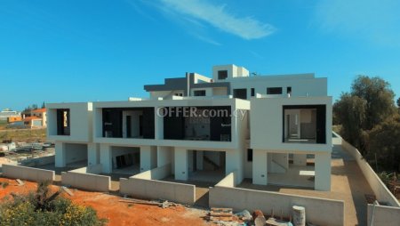 Modern Townhouse with 3 Bedrooms in Deryneia