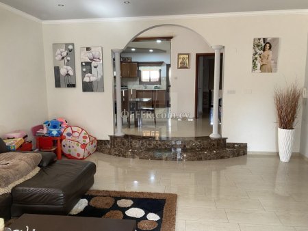 Detached 4 bedroom house for sale in Zakaki.