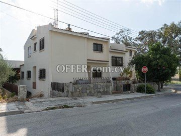 On A Large Field 5 Bedroom House  In Engomi, Nicosia - With Swimming P