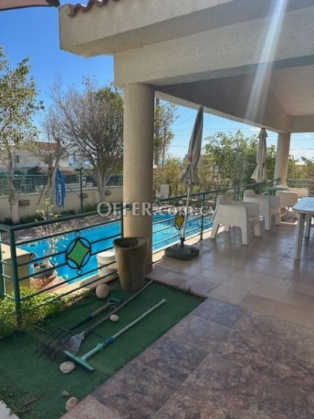 SIX BEDROOM DETACHED HOUSE WITH POOL IN PANTHEA!