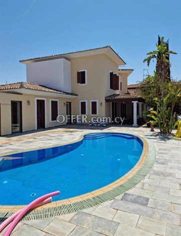 Independent Fully Furnished 4 Bedroom House With Swimming Pool  In Eng