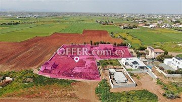 Ground-floor house with swimming pool and futsal court in Agioi Trimit