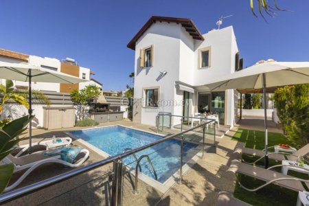 Spacious 3 Bedroom Detached House with Pool in Ayia Triada