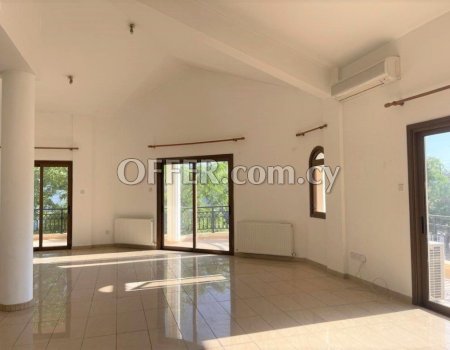 Spacious three bedrooms upper house in very good location in Pallouriotissa area.