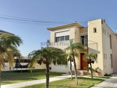 4 Bedroom Detached House For Rent Polemedia Limassol - Main Photo